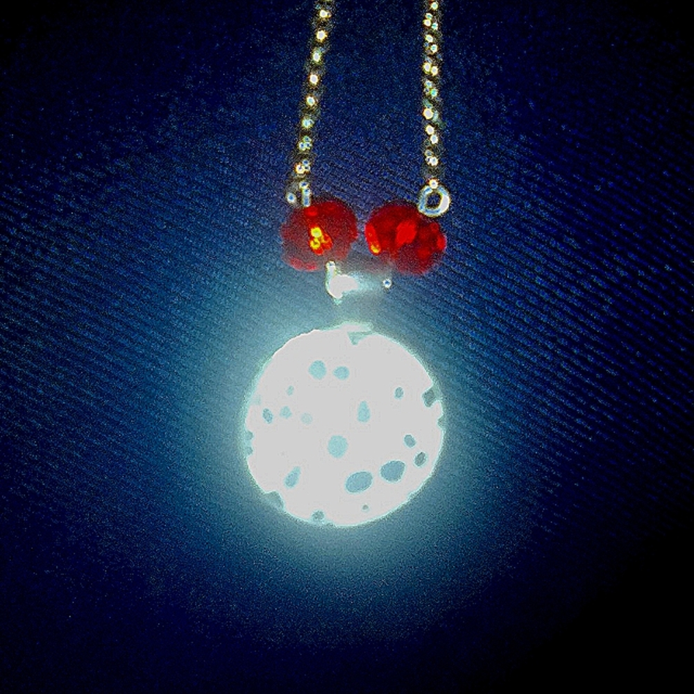 A Disney Minnie mouse inspired necklace